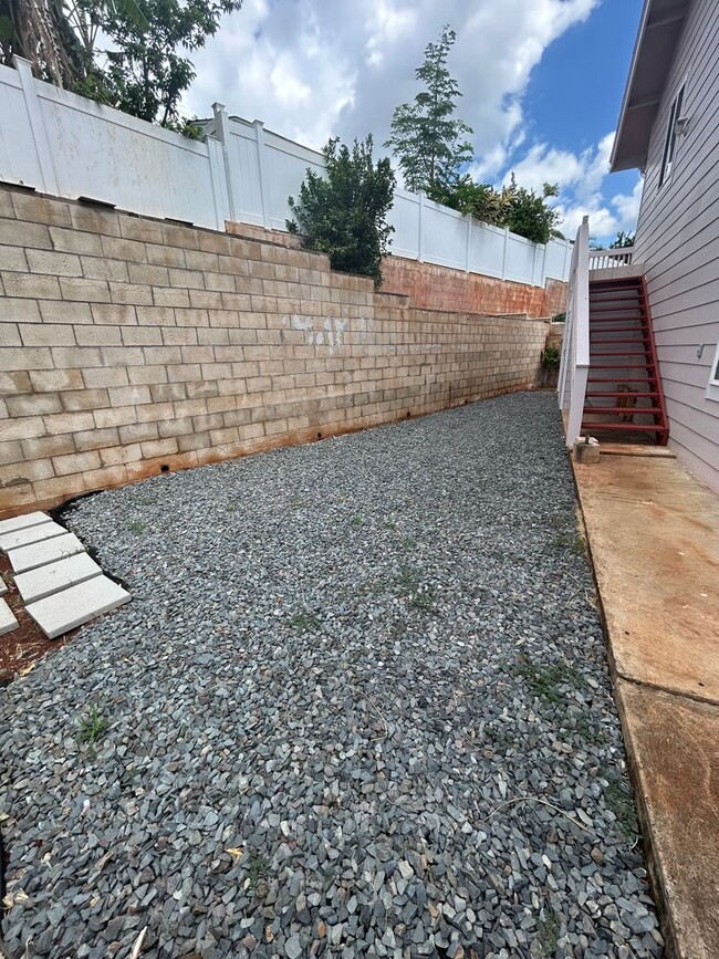 Building Photo - Beautiful & Spacious 5-Bedroom, 4-Bath Sin...