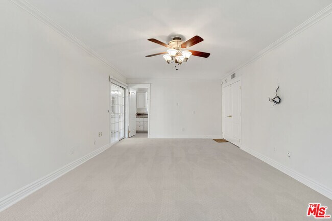 Building Photo - 10945 Cozycroft Ave