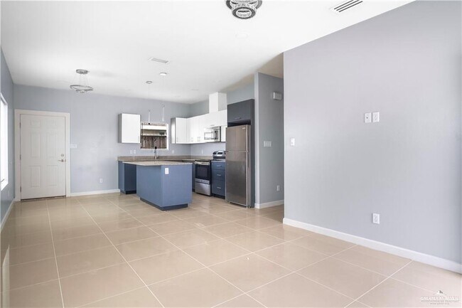 Building Photo - 17 Stardust Ln