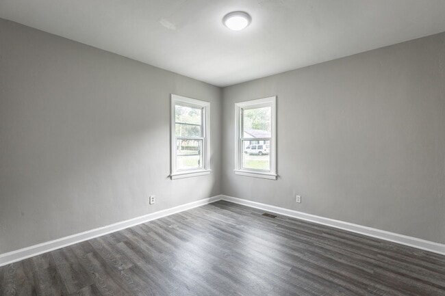 Building Photo - 5107 Sunbeam Ave