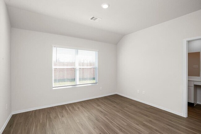 Building Photo - 3302 Yellow Rose Dr