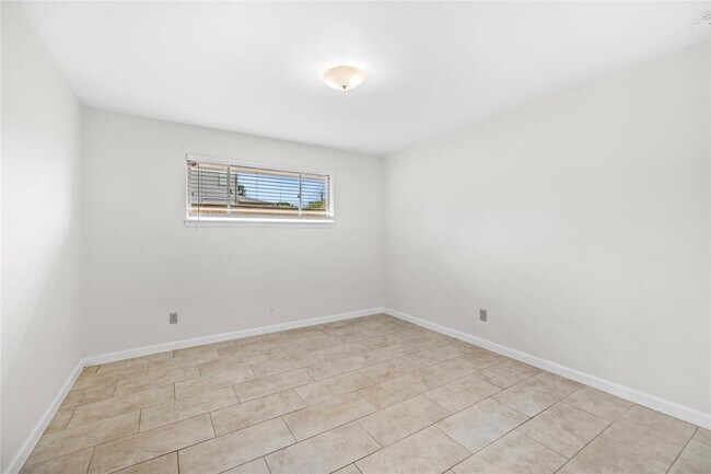 Building Photo - 4135 Levonshire Dr