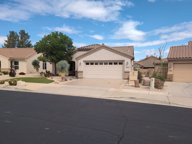 Building Photo - Pet Friendly 2 Bedroom Home in Desirable 5...