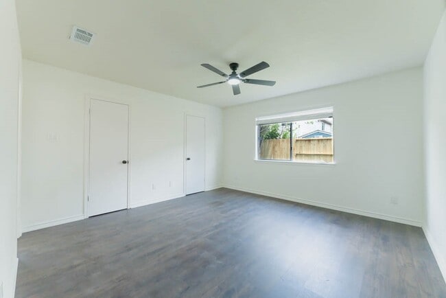 Building Photo - 8826 Fondren Village Dr