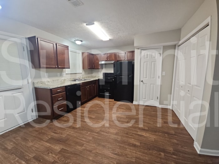 Building Photo - 2651 Parkside Way SW