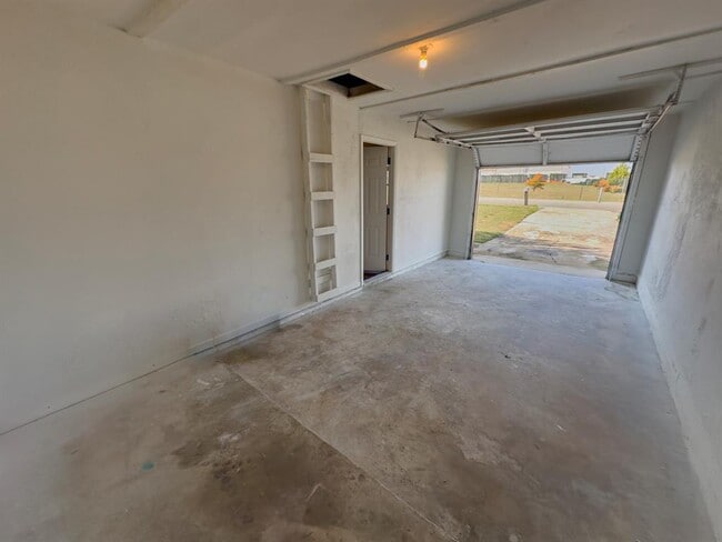 Building Photo - 2516 N W S Young Dr