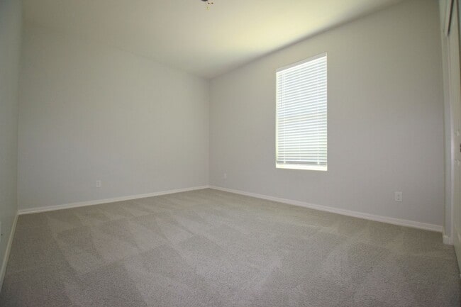 Building Photo - Beautiful single level 4 bedroom 2.5 bath Gilbert home.