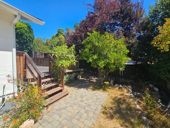 Building Photo - Charming Castro Valley Retreat with 2-Car ...