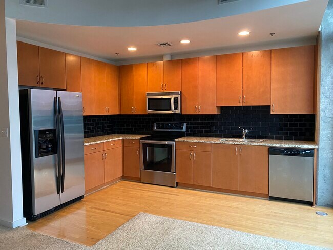 Building Photo - 301 Demonbreun St