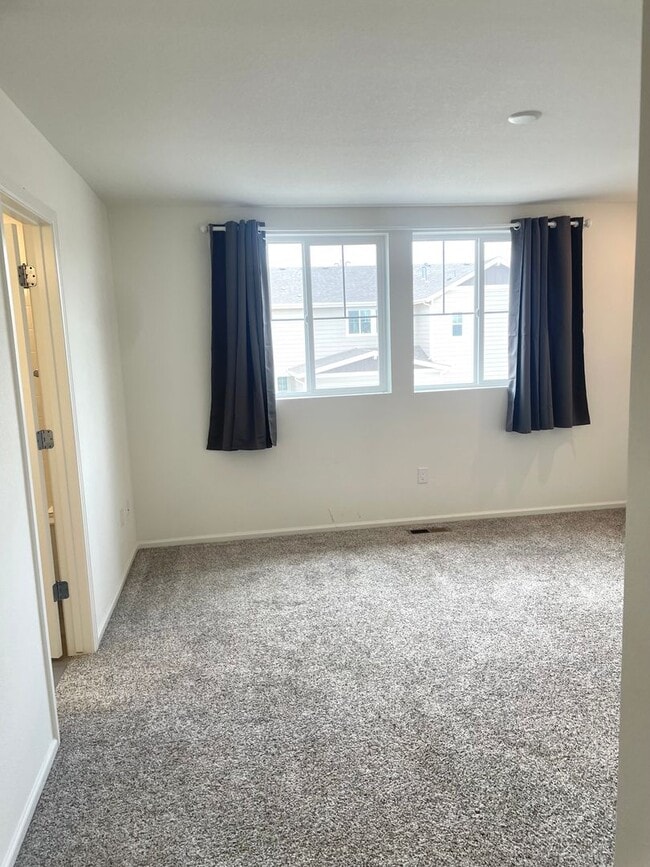 Building Photo - Beautiful 4bd 3.5 bath townhome for rent