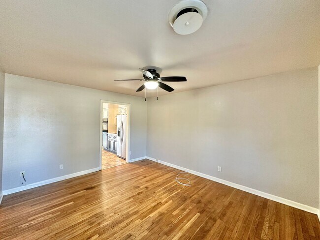 Building Photo - Viewable Now!
