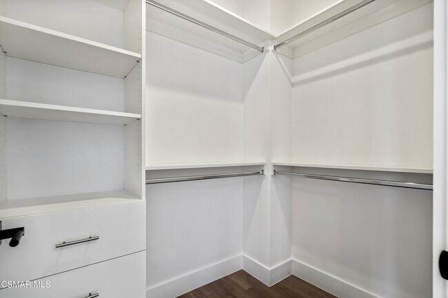 Building Photo - 10908 Hesby St