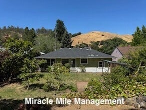 Building Photo - Charming Sun Valley Home with Wonderful Ou...