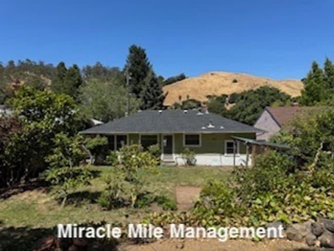 Primary Photo - Charming Sun Valley Home with Wonderful Ou...