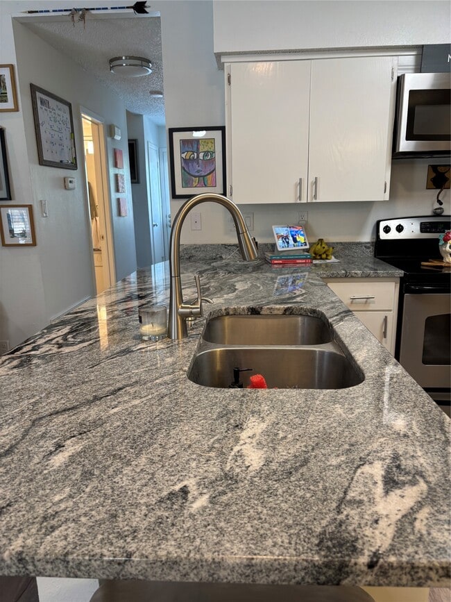 Building Photo - 30 Oak Villa Rd