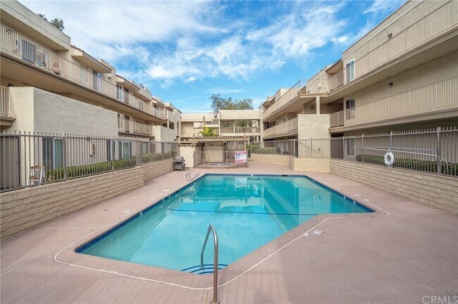 Building Photo - 13754 Mango Dr