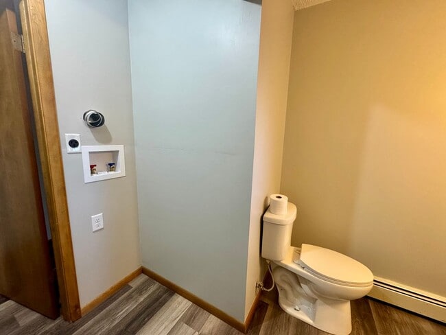 Building Photo - 4 bed, 2 bath acreage in Pickrell area