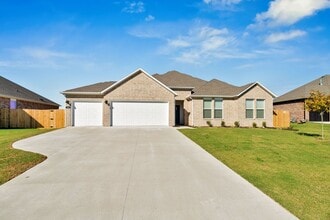 Building Photo - Brand-New 4 Bedroom in Siloam Springs! 3-C...