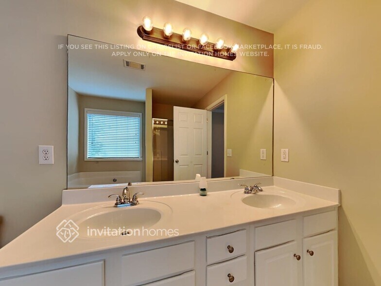 Building Photo - 828 Austin Creek Dr