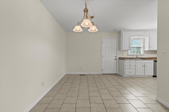 Building Photo - Great location in Five Points Area!
