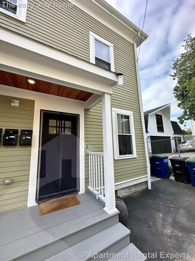 Building Photo - 26 Putnam St