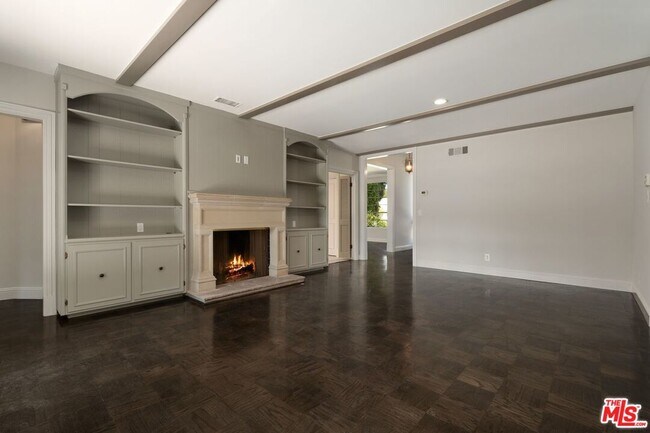 Building Photo - 519 N Rexford Dr