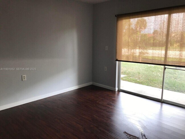 Building Photo - 1133 N Benoist Farms Rd