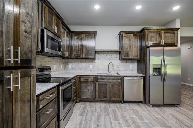 Building Photo - ***1903-B Azlin Place***