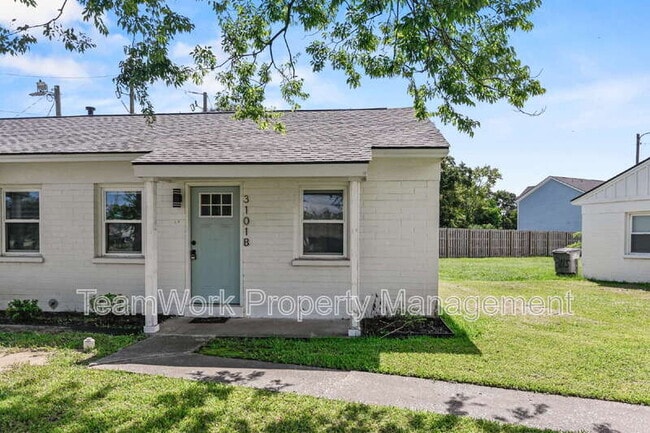 Primary Photo - 3101 Azalea Dr