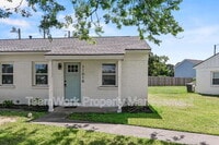 Building Photo - 3101 Azalea Dr