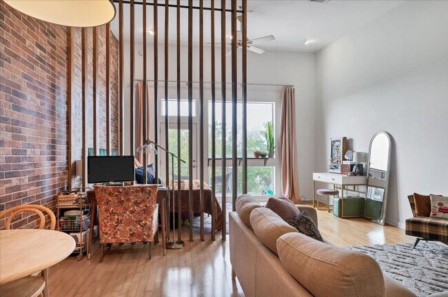 Building Photo - 2931 E 12th St