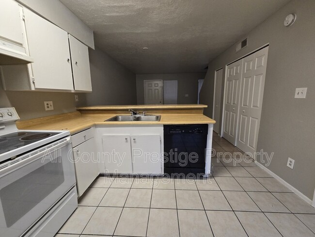 Building Photo - 2434 E Waltann Ln