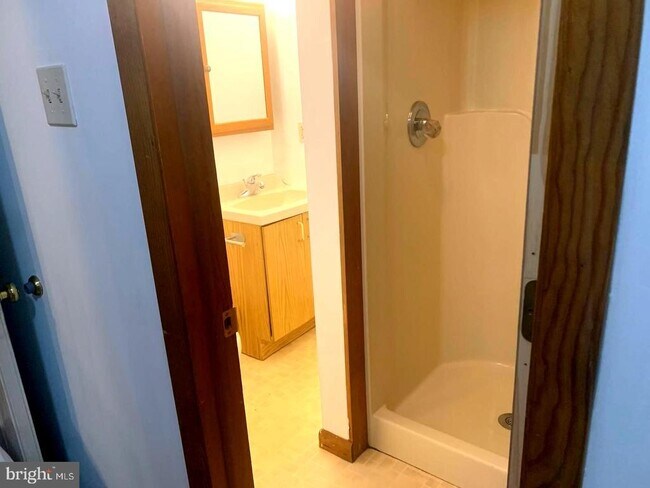 Building Photo - 31 Logan Ave