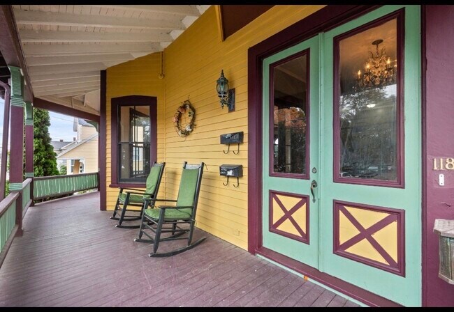 Building Photo - 118 Elm St