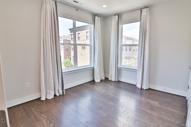 Building Photo - 1424 Piccard Dr