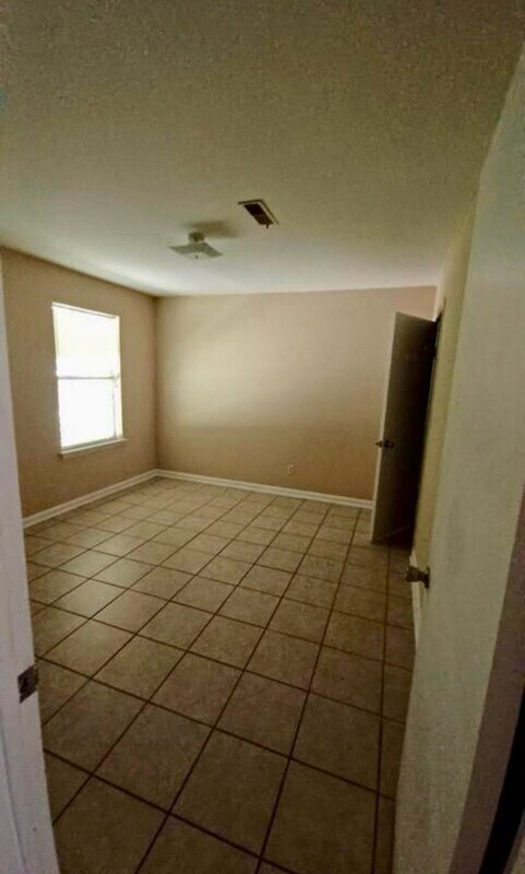 Building Photo - 801B Sandpiper Dr