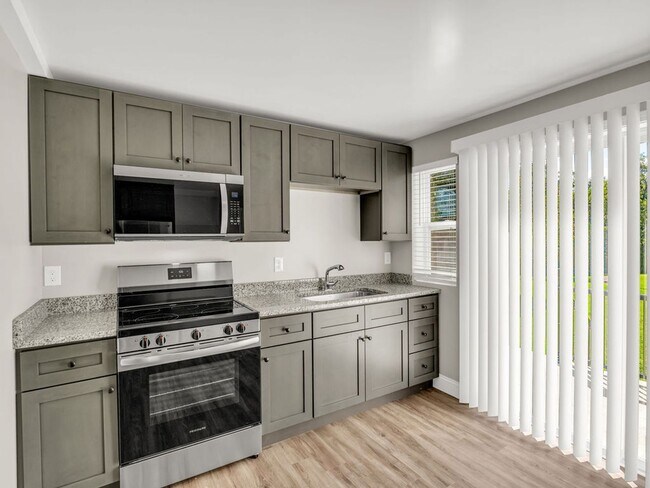 Building Photo - Oak Ridge 37830 - 3 bedroom 2 bath duplex ...