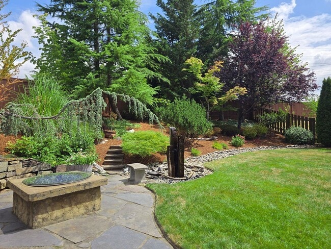 Building Photo - Gorgeous 4 Bedroom Lake Stevens Home in Cr...