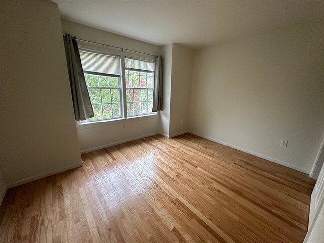 Building Photo - 18 Edgemoor Cir