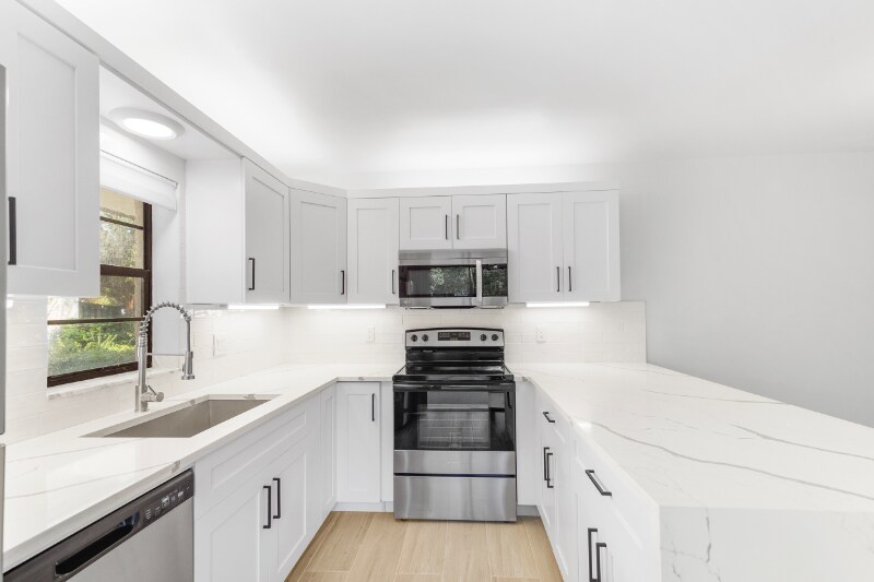 Building Photo - 2695 Albatross Rd N