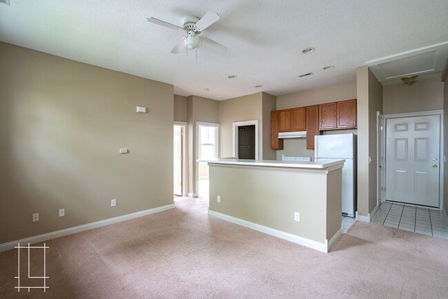 Building Photo - 225 E 5th Ave