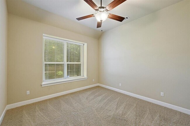 Building Photo - 211 Lake Como Dr