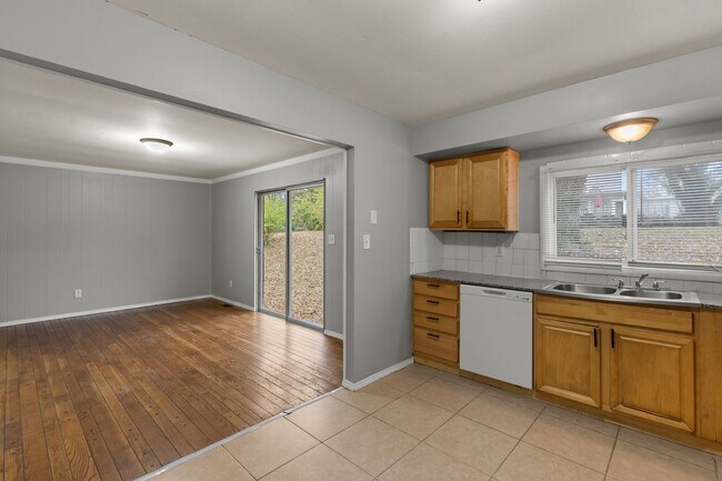 Building Photo - MOVE IN READY! Passed Occupancy. Move in before the holidays!