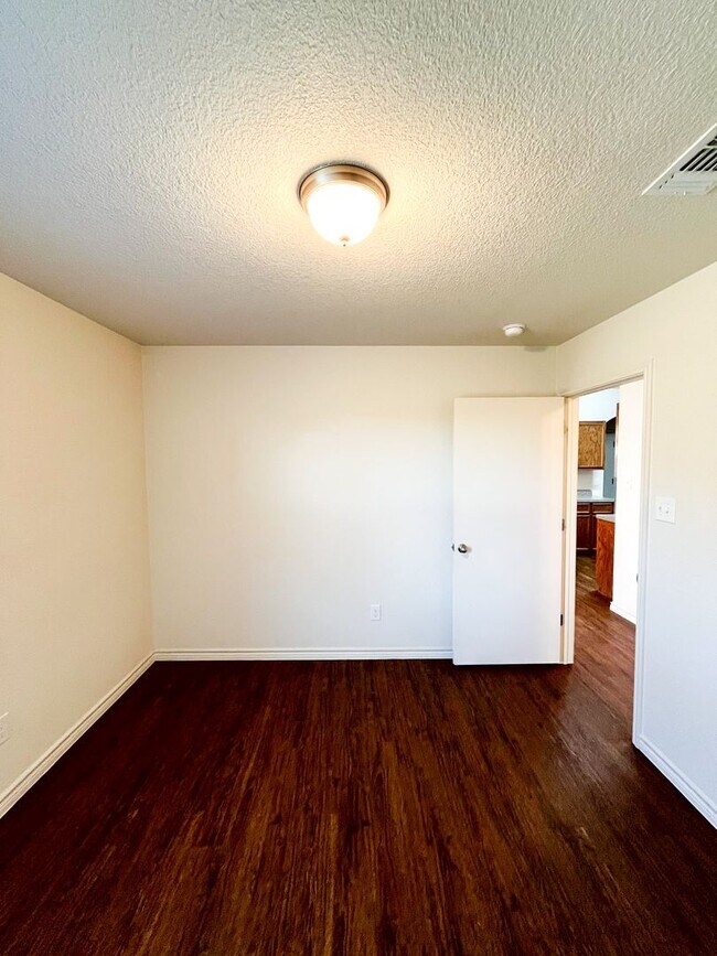 Building Photo - 1519 Justin Lp