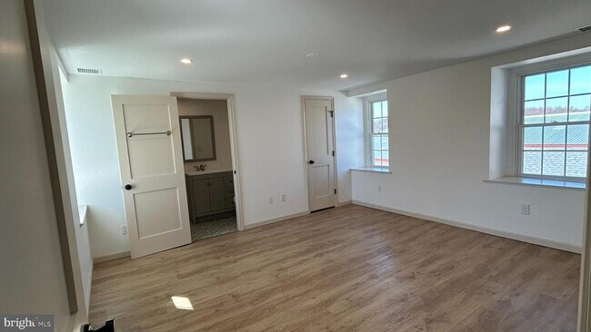 Building Photo - 165 Ammon Rd