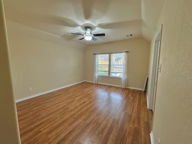 Building Photo - 3942 Calgary Cir