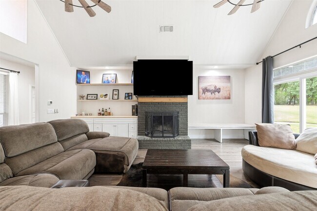 Building Photo - 109 Enchanted Dr