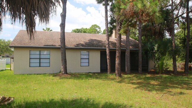 Building Photo - Spacious 3BR/2BA Home | Large Yard | Lawn Care Included | Prime Port St. Lucie Location