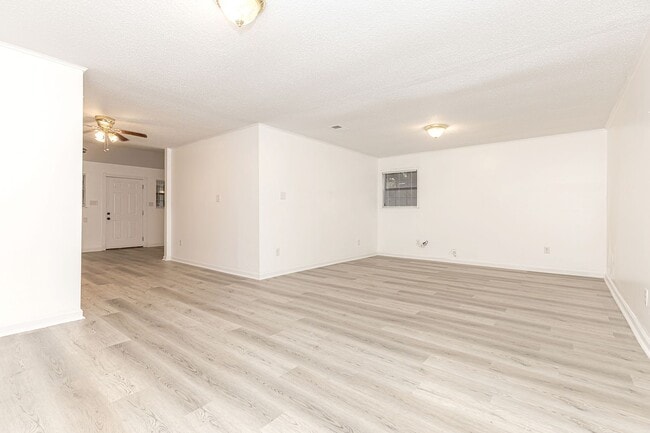 Building Photo - 4703 Bronfair Ave
