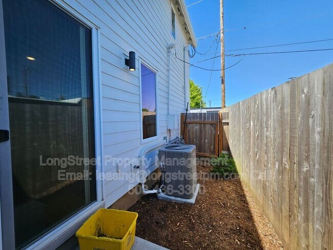 Building Photo - 7480 N Oswego Ave